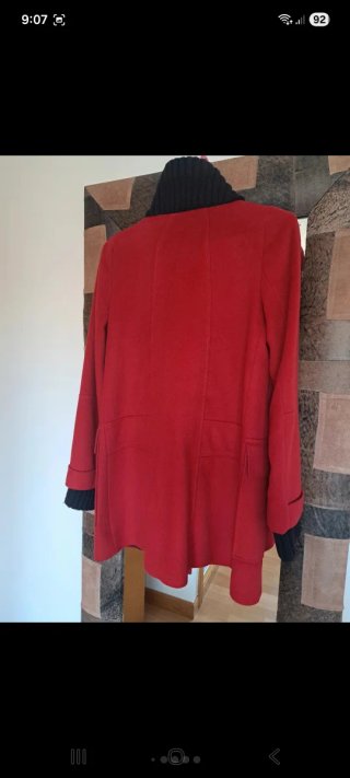 Abrigo rojo mujer
