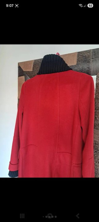 Abrigo rojo mujer
