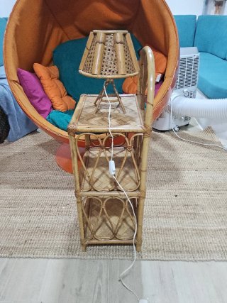 Mesita y Lámpara de Mimbre