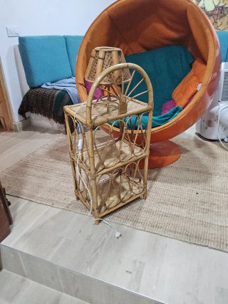 Mesita y Lámpara de Mimbre