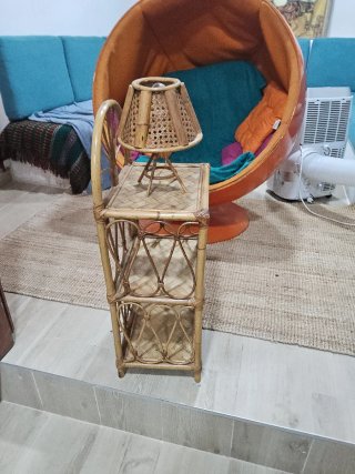 Mesita y Lámpara de Mimbre