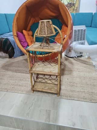 Mesita y Lámpara de Mimbre