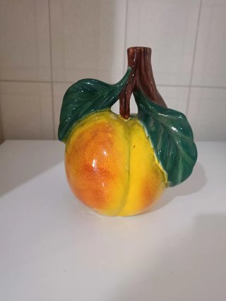 Brocca vintage in ceramica a forma di pesca