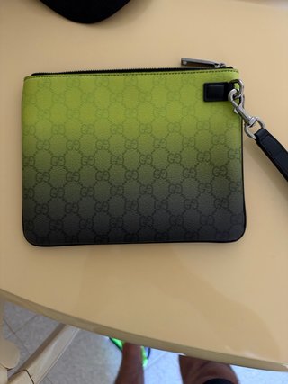 Pochette Gucci con logo GG sfumato