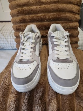 Zapatillas Deportivas Blancas y Grises