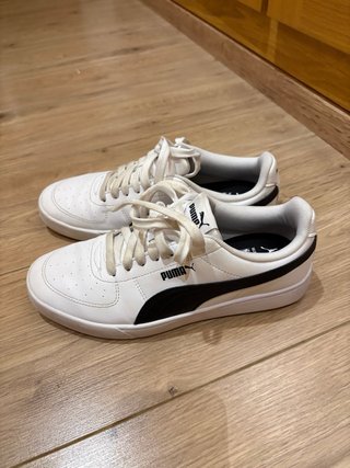 Zapatillas Puma Blancas y Negras