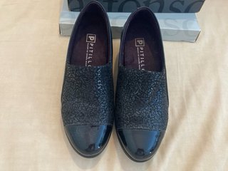 Zapatos negros cuña Pitillos Talla 36