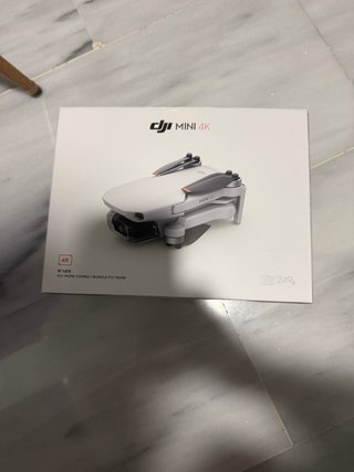 Dron DJI Mini 4K gris menos de 15 minutos de uso