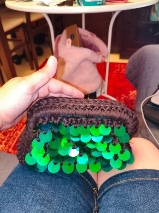 Bolso Clutch Marrón con Lentejuelas Verdes