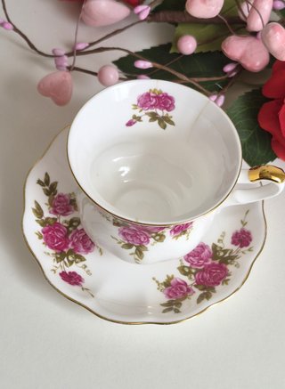 Taza y platillo de porcelana inglesa