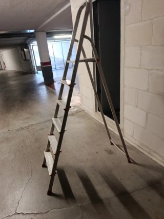 Escalera de Aluminio de 6 Peldaños