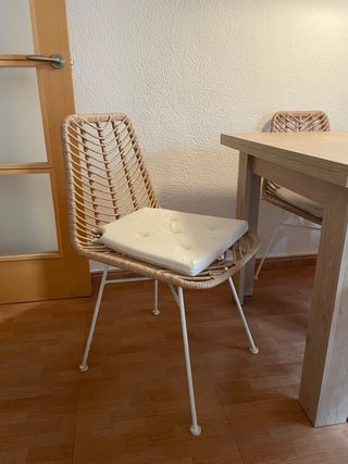 Mesa y 4 Sillas Comedor