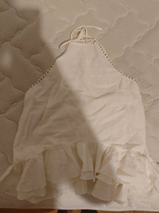 Top Zara Blanco con Detalle de Tachuelas