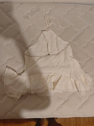 Top Zara Blanco con Detalle de Tachuelas