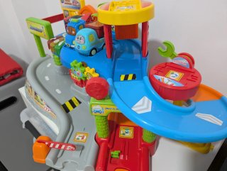 Garaje Multitaller VTech Tuk Tuk Bólidos