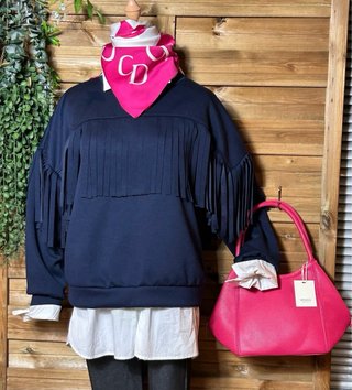 Sudadera azul con flecos