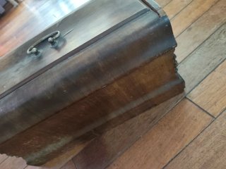 Tapa Antigua de Madera para Máquina de Coser