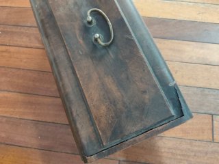 Tapa Antigua de Madera para Máquina de Coser