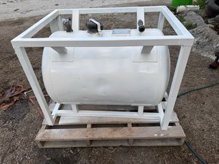 Depósito gasoil con estructura metálica