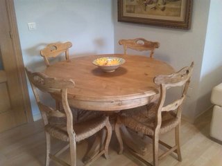 Mesa madera natural maciza de 120 mas 4 Sillas