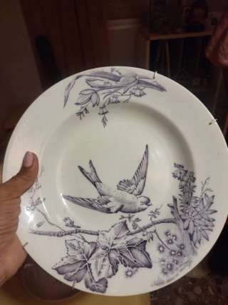 Platos antiguos decorados con pájaros