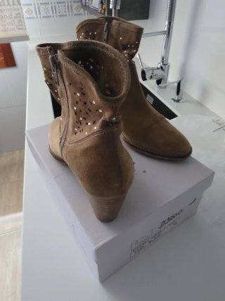 Botas de ante con tachuelas Supermode