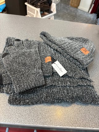 Juego Gorro, Bufanda y Guantes de Lana Gris