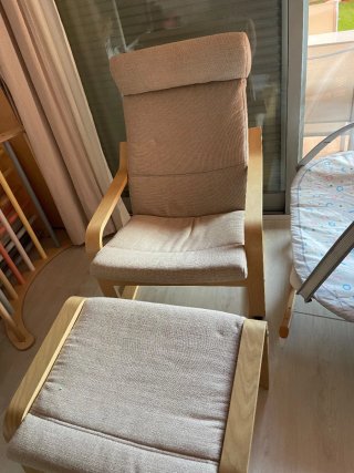 Sillón IKEA Pöang con reposapiés