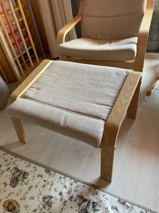 Sillón IKEA Pöang con reposapiés