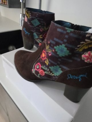 Botas Desigual Marrones con Flores