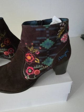 Botas Desigual Marrones con Flores