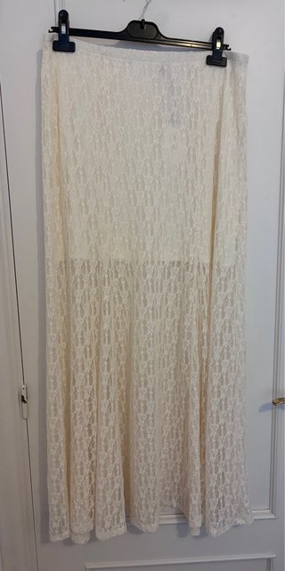 Falda larga encaje y transparencias