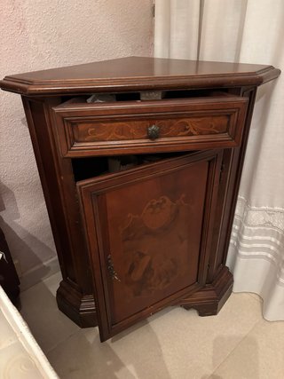Cómoda Rinconera de Madera