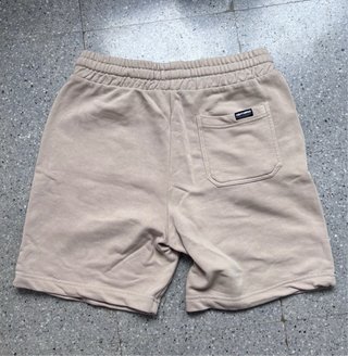 Pantalón corto de chándal Bershka beige