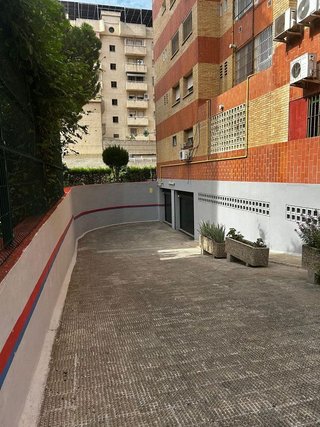 Garaje en alquiler en El Juncal - El Plantinar en Sevilla