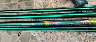 Lote de 2 cañas de pescar con carretes