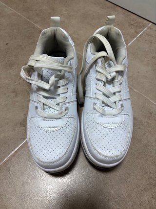 Zapatillas con ruedas blancas talla 34