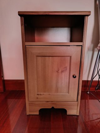 Mesita de noche de madera Ikea