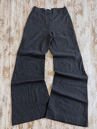 Pantalones grises de pinzas anchos