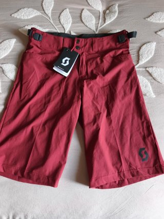 Culotte Scott MTB Rojo y maillot Pacto mtb