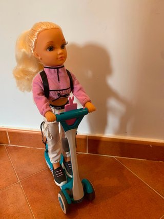 Muñeca Nancy con Patinete