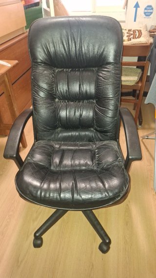 Sillón de oficina negro