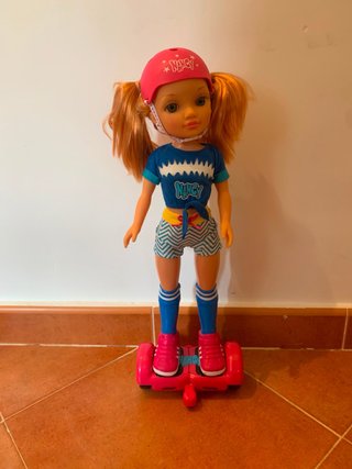 Muñeca Nancy con Hoverboard