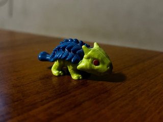 Sorpresa Kinder Joy Jurassic World Ankylosaurus