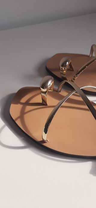 Sandalias Stradivarius Doradas - Talla 39