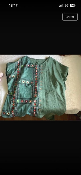 Camisa de verano verde con estampado