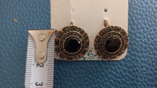 Pendientes Redondos Negros y Dorados