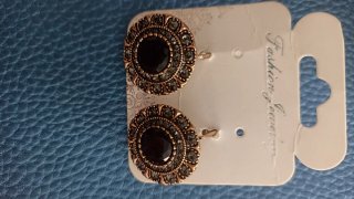 Pendientes Redondos Negros y Dorados