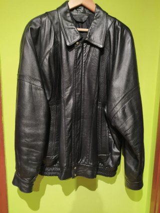Chaqueta de cuero negra