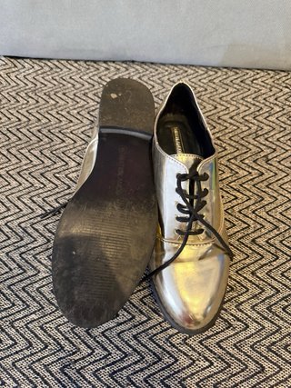 Zapatos Dorados con Cordones